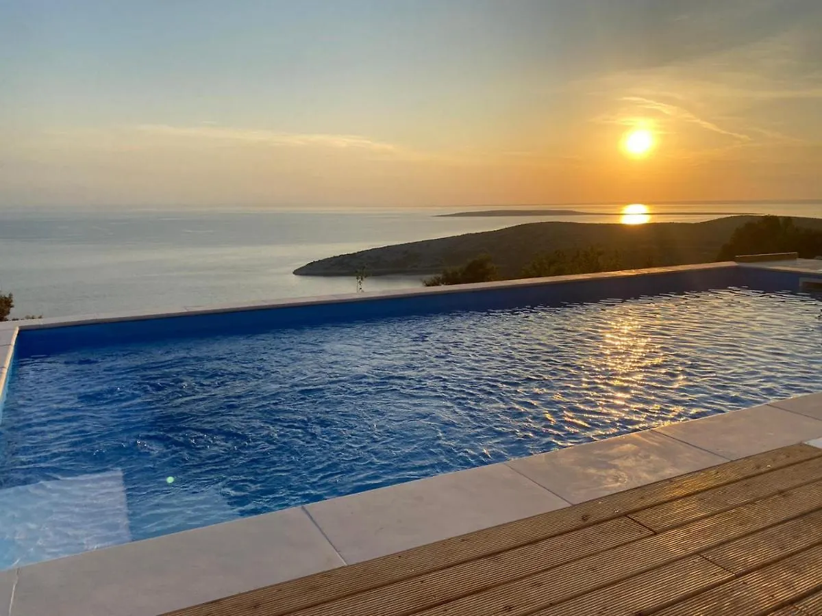 Vita Vacation Home Ustrine